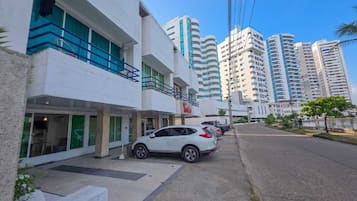 Estudio básico, patio, vista al lago | Exterior