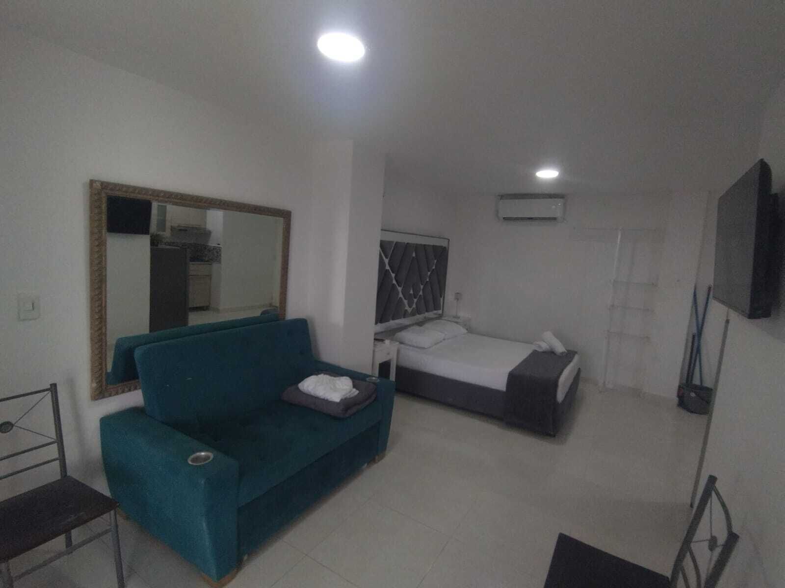 Estúdio conforto, varanda, vista para o lago | Cortinas blackout, ferros/tábuas de passar roupa, Wi-Fi de cortesia