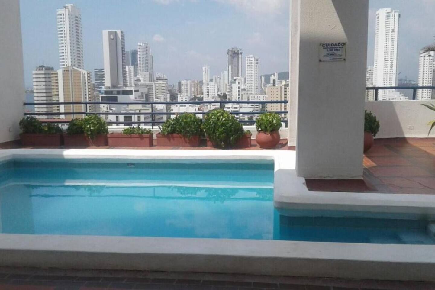 Apartamento standard, varanda, vista para o lago | Piscina | Piscina externa