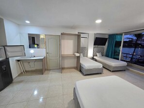 Studio – comfort, balkong, utsikt mot innsjø | Blendingsgardiner, strykejern/-brett og wi-fi (inkludert)