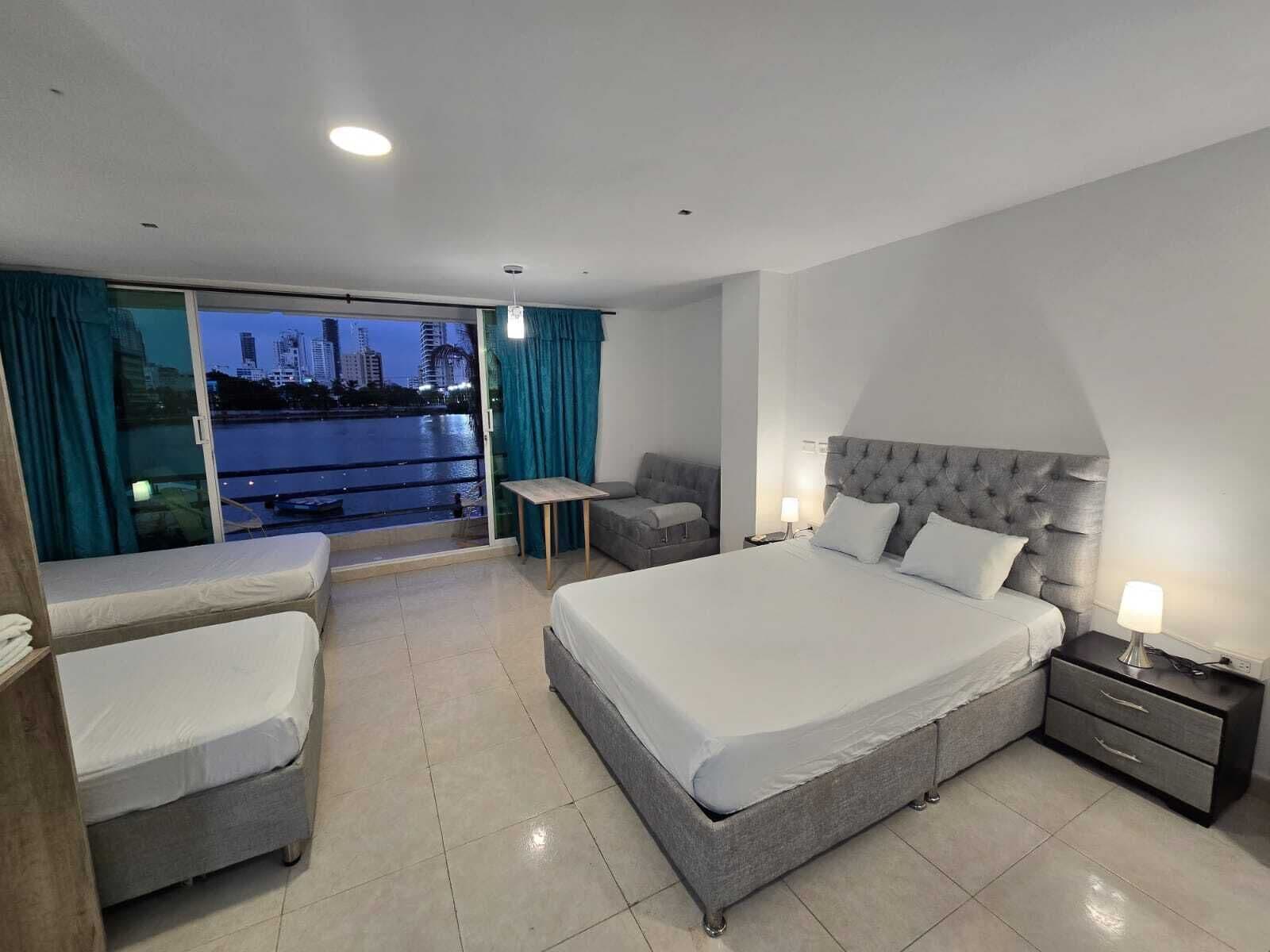 Estudio Confort, balcón, vistas al lago | Cortinas opacas, tabla de planchar con plancha, wifi gratis