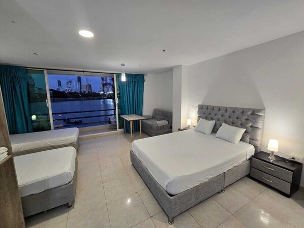 Comfort Studio, Balcony, Lake View | Blackout drapes, iron/ironing board, free WiFi