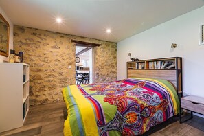 1 bedroom, WiFi, bed sheets - Gîte Drôme Cresta with Mountain View, Private Terrace, and Wi-Fi (Espenel)