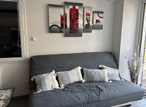 Televisión y chimenea 