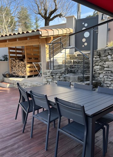 Gîte Drôme Cresta with Mountain View, Private Terrace, and Wi-Fi