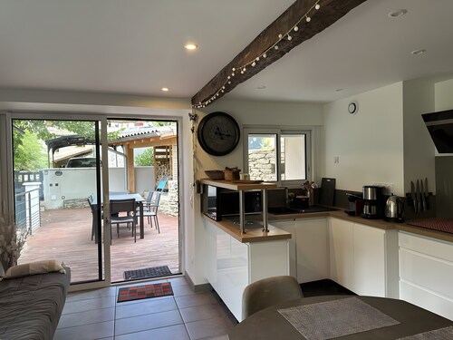 Cresta Cottage with Mountain View, Private Terrace, and Wi-Fi