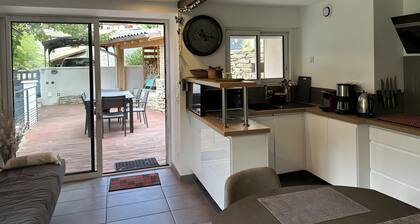 Cresta Cottage with Mountain View, Private Terrace, and Wi-Fi