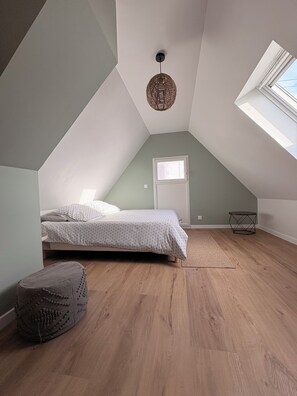 2 bedrooms, WiFi, bed sheets - Ty Glaz, on the road to the beaches... (Plobannalec-Lesconil)