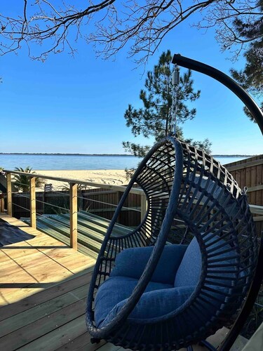 Chalet et Jaccuzy sur la plage