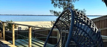 Chalet et Jaccuzy sur la plage