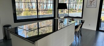 Private lagoon & swim spa House facing the lake