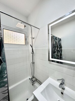 Bathroom - Ocean View Guest House (Sao Vicente)