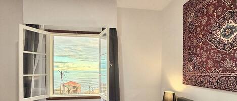 Double Room, Shared Bathroom | Free WiFi