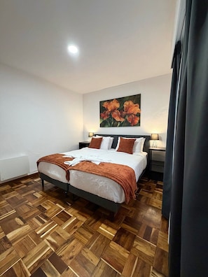 Comfort Twin Room, Shared Bathroom (2)