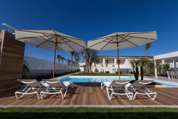 Unclassified image, 1 of 62, button