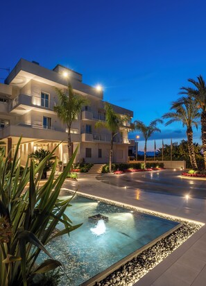 Unclassified image, 4 of 62, button