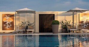 Unclassified image, 2 of 62, button