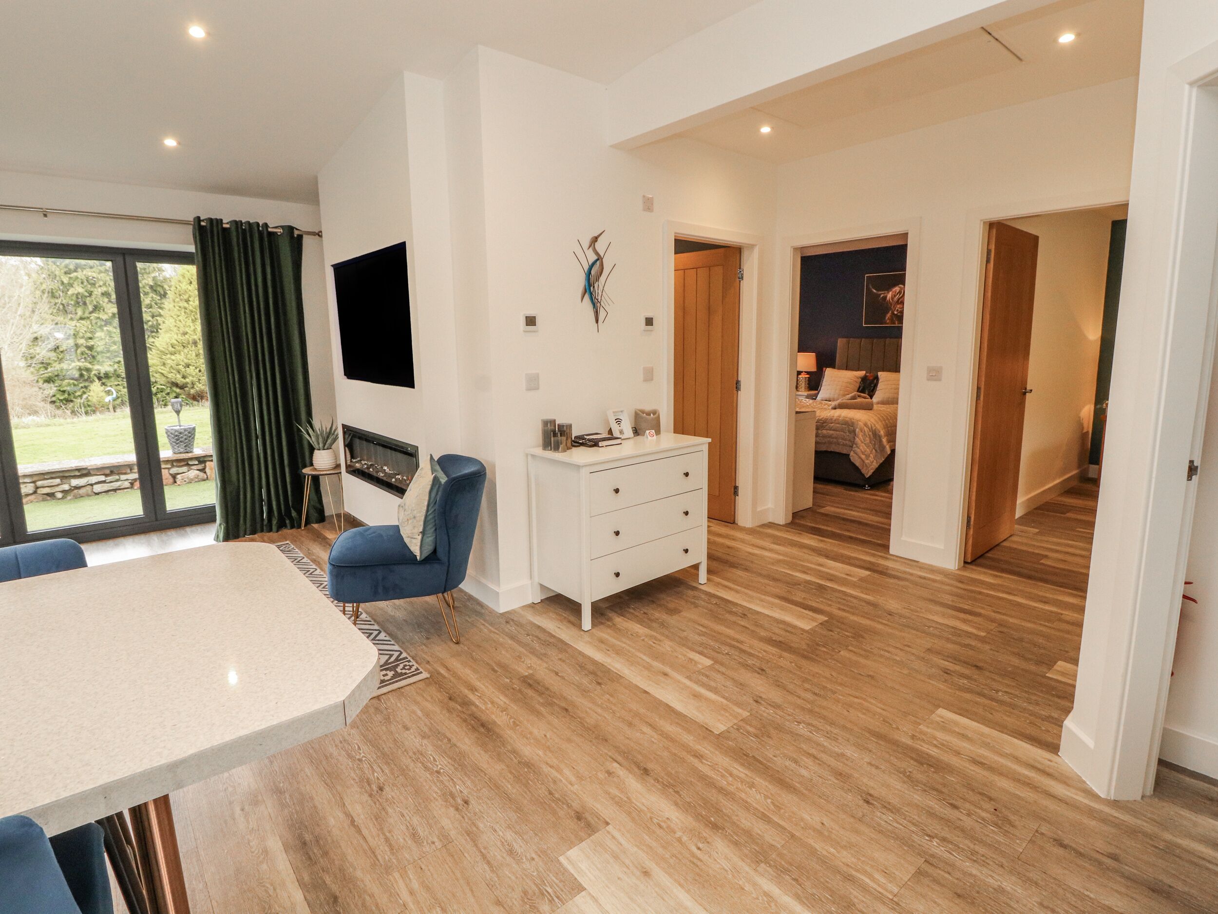 2 habitaciones, decoración personalizada y muebles diferentes 