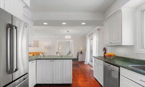 Large Whole Home in Wine Country: Pool Hottub Sauna + Spacious Backyard & Nature