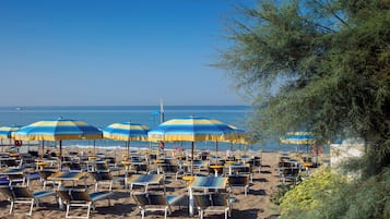 Una spiaggia nelle vicinanze
