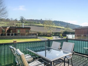 Outdoor dining - Hazel Lodge (Craven Arms)