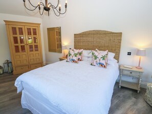 1 habitación, decoración personalizada y muebles diferentes 