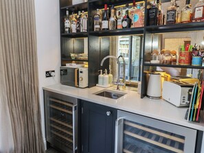 Cookware/dishes/utensils - The Summerhouse (Keighley)