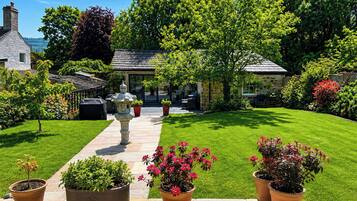 Cottage | Property grounds