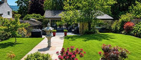 Cottage | Property grounds
