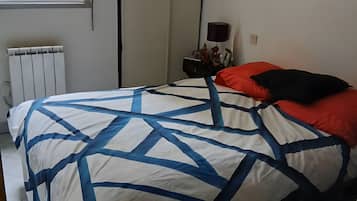 2 bedrooms, iron/ironing board, bed sheets