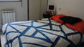 2 chambres, fer et planche à repasser, draps fournis