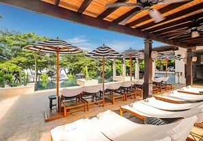Terrace/patio - Oceanview, beach club, plunge pool, steps to beach – Casa Olas (Las Catalinas)
