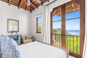 3 bedrooms, in-room safe, iron/ironing board, travel cot - Oceanview, beach club, plunge pool, steps to beach – Casa Olas (Las Catalinas)