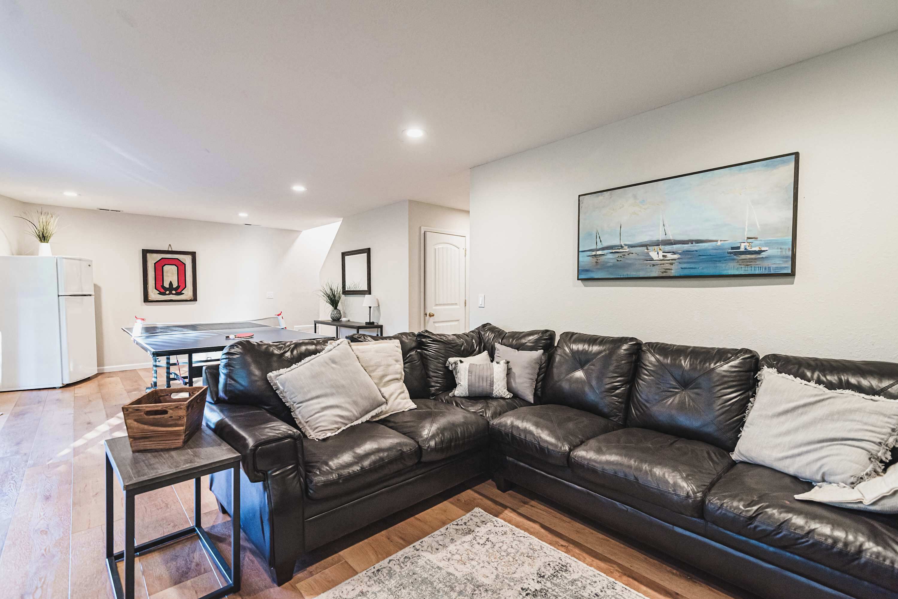 TV, peis og kontorer