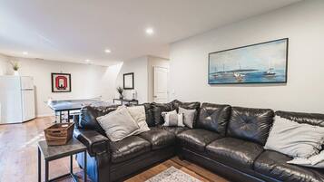 TV, peis og kontorer