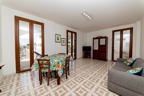 Interior - THE KISS OF THE SUN - SAN FOCA (San Foca)