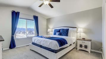 4 Schlafzimmer, Schreibtisch, Bügeleisen/Bügelbrett, Reisekinderbett