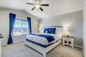 4 Schlafzimmer, Schreibtisch, Bügeleisen/Bügelbrett, Reisekinderbett