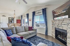 Fernseher, Kamin, Tischfußball, Arbeitsbereiche