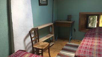 4 slaapkamers, een strijkplank/strijkijzer, wifi