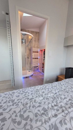 1 chambre, fer et planche Ă repasser, Wi-Fi, draps fournis