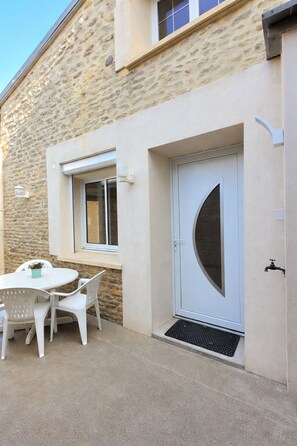 Outdoor dining - House Normandie 5 min walk Seaside - Beach landing (Langrune-sur-Mer)