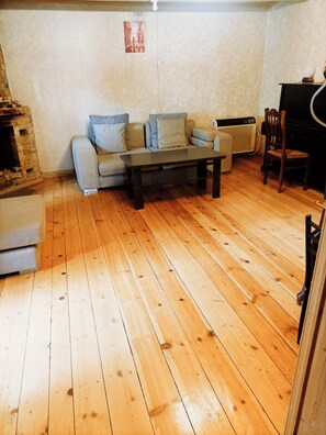 Ferienhaus, Balkon, Stadtblick | Wohnbereich