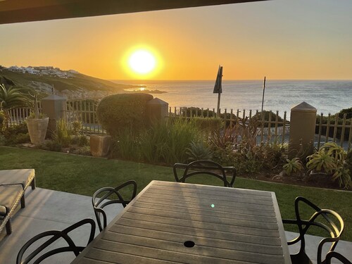 The Tarp @ Whale Cove, ocean and Whale view in De Kelders