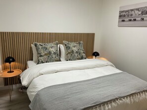 3 chambres, fer et planche à repasser, accès au Wi-Fi (inclus)