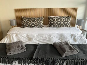 3 chambres, fer et planche à repasser, accès au Wi-Fi (inclus)