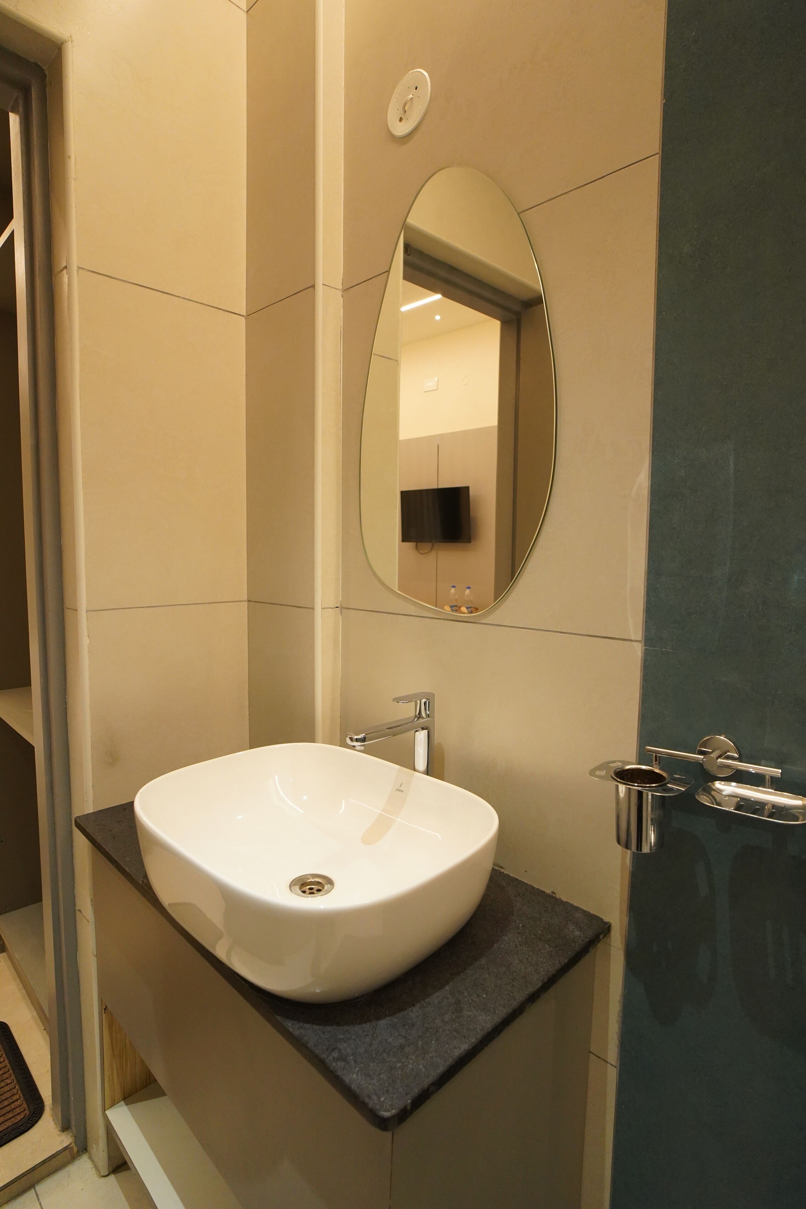 Shower, free toiletries, towels, soap