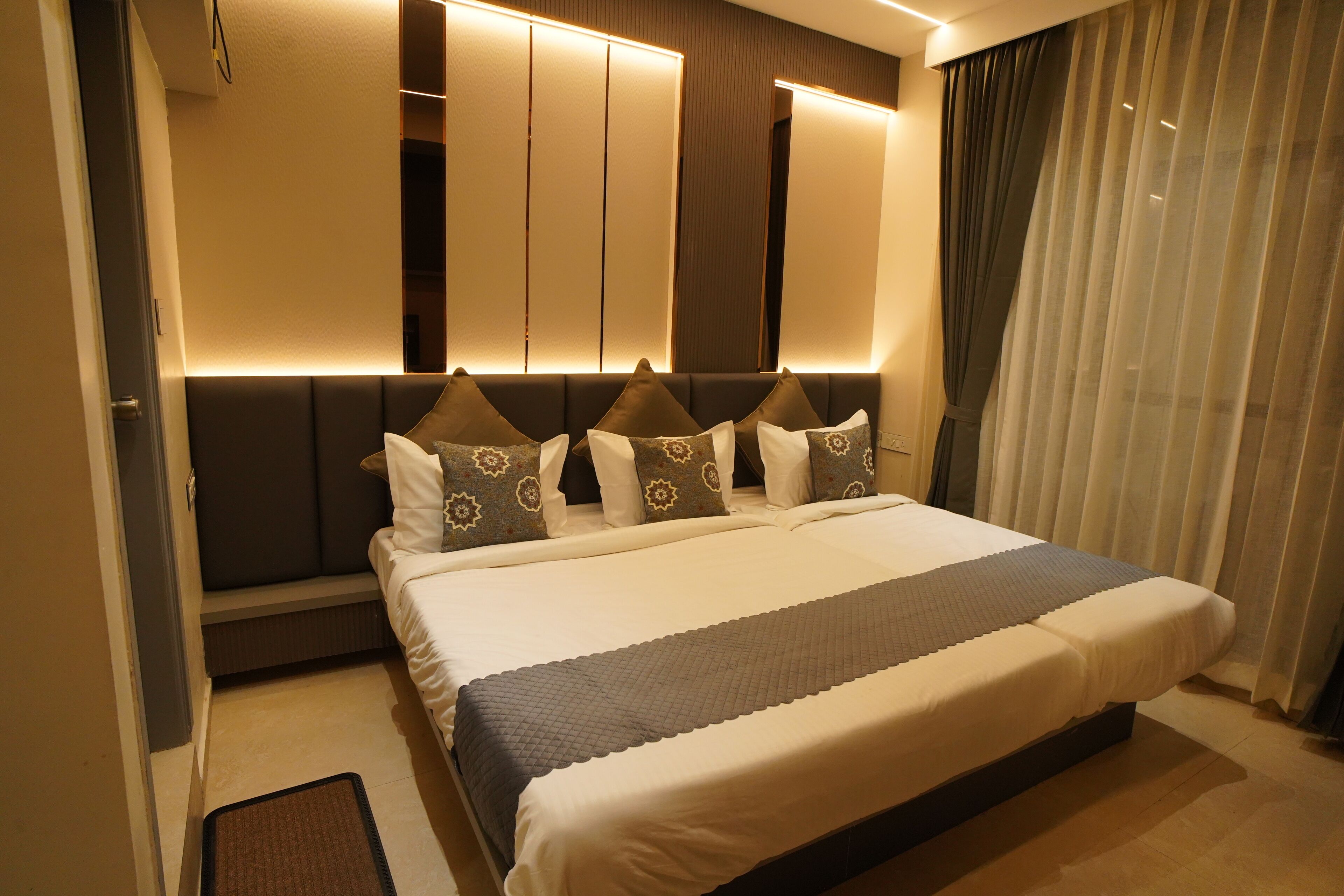 Executive Triple Room, City View