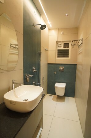 Shower, free toiletries, towels, soap