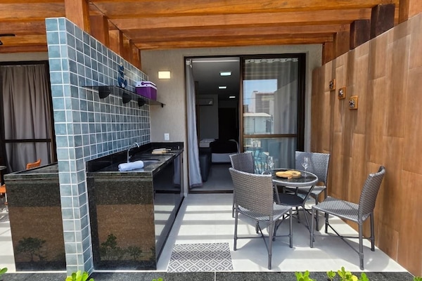 Apartamento clássico | Opções para refeição ao ar livre